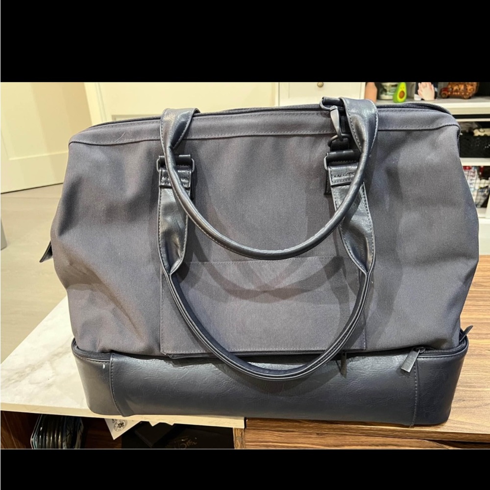 beis weekender bag